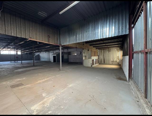 3,000M² WAREHOUSE FOR SALE IN WYNBERG